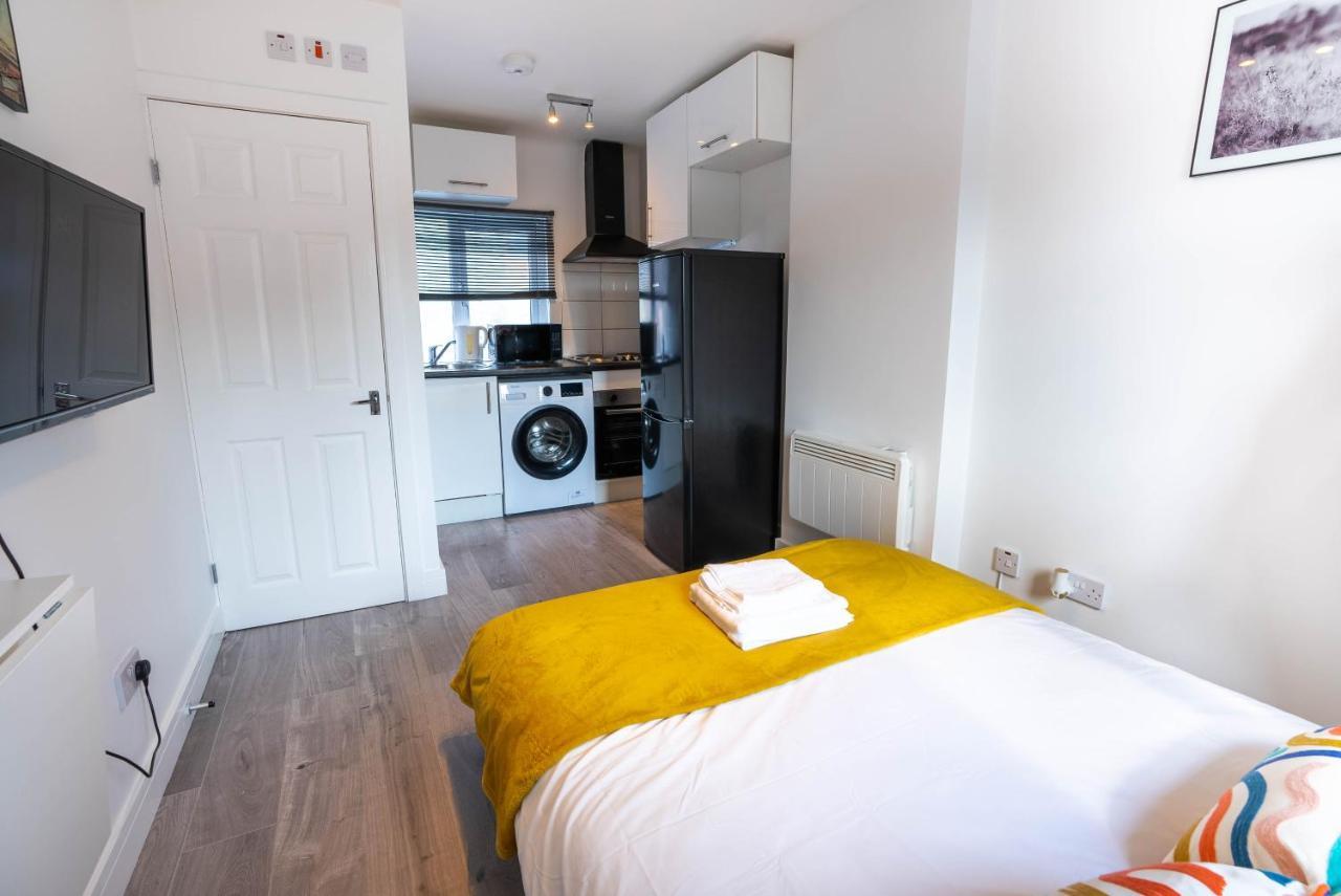 No 01 Small Studio Flat In Aylesbury Town Station エクステリア 写真